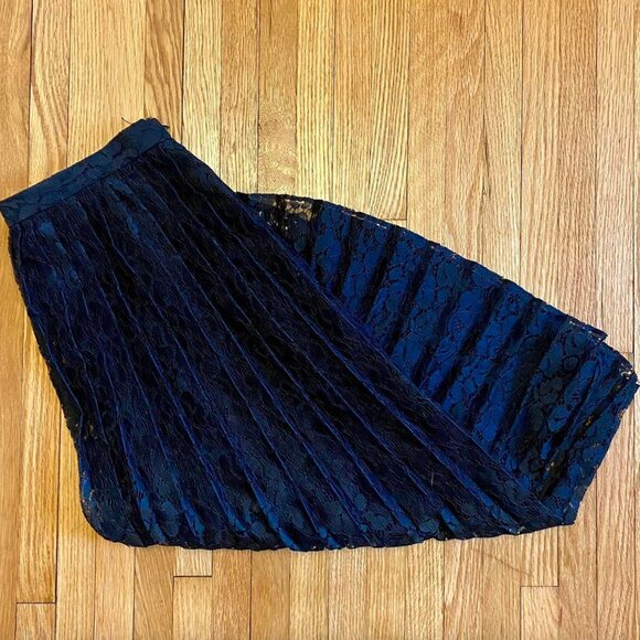 BANANA REPUBLIC || LACE PLEATED MIDI SKIRT - Picture 2 of 4